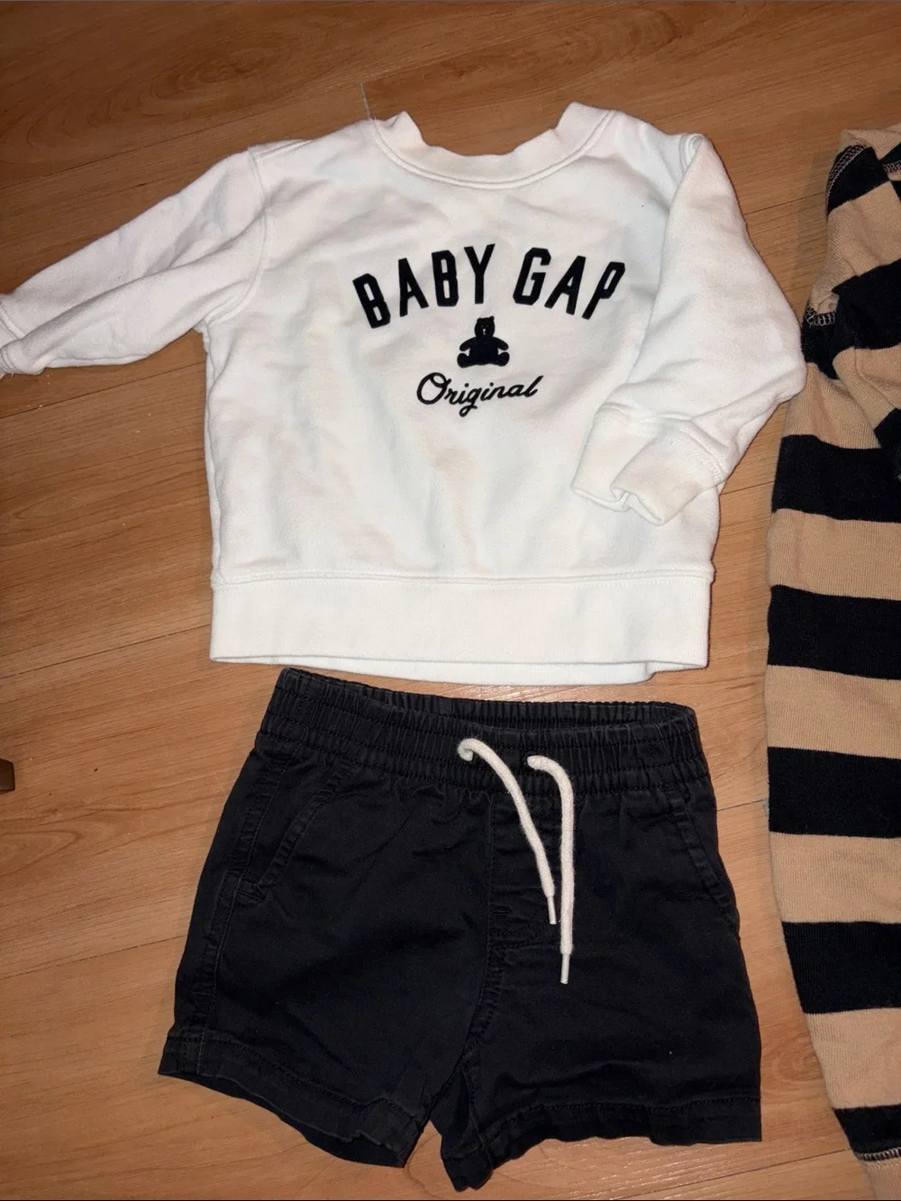 Baby Gap 6-12m outfits